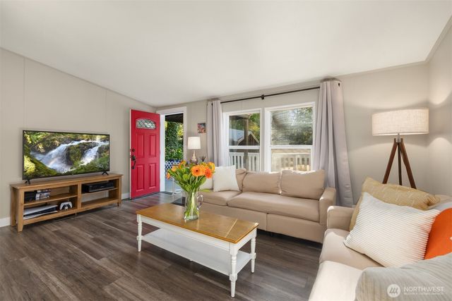 8480 Hansen Road NE, Bainbridge Island, WA 98110