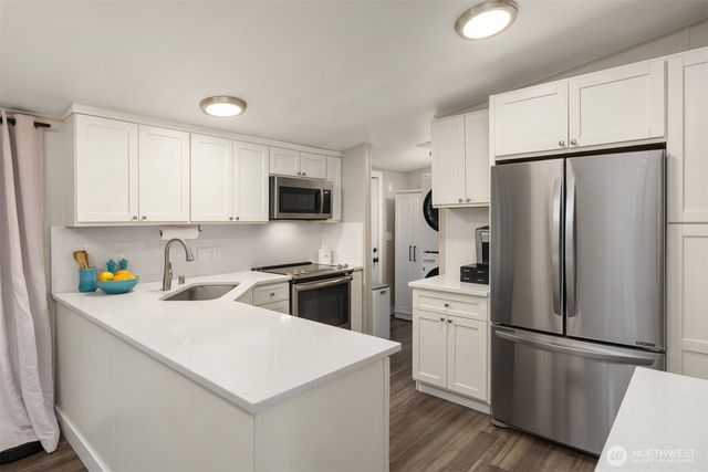 8480 Hansen Road NE, Bainbridge Island, WA 98110