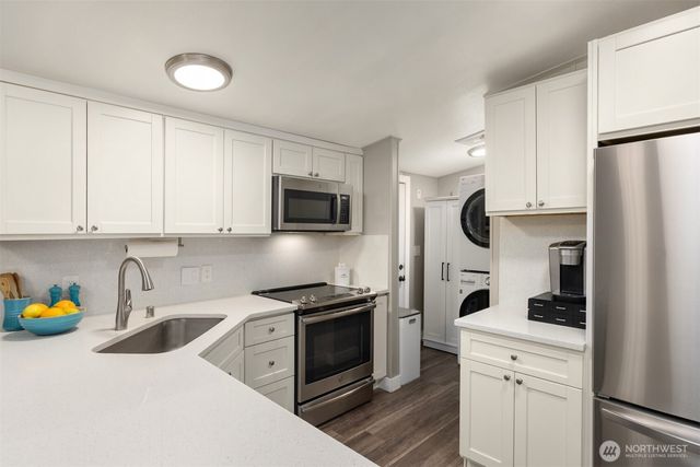 8480 Hansen Road NE, Bainbridge Island, WA 98110