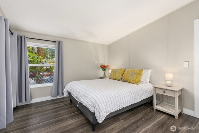 8480 Hansen Road NE, Bainbridge Island, WA 98110