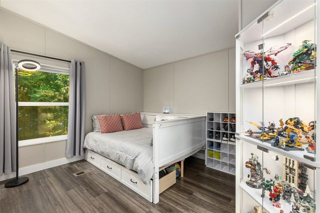 8480 Hansen Road NE, Bainbridge Island, WA 98110