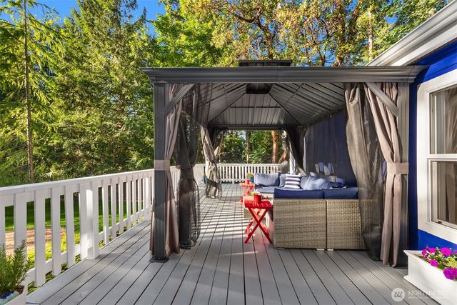 8480 Hansen Road NE, Bainbridge Island, WA 98110