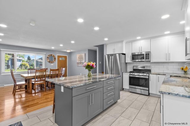 5041 ROUNDTOP DR, Cheyenne, WY 82009