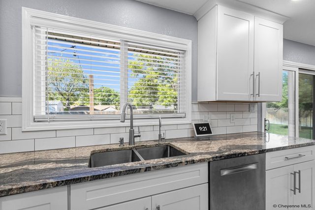 5041 ROUNDTOP DR, Cheyenne, WY 82009