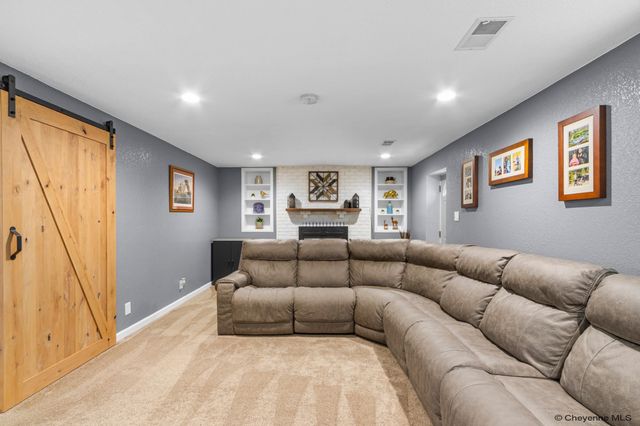 5041 ROUNDTOP DR, Cheyenne, WY 82009