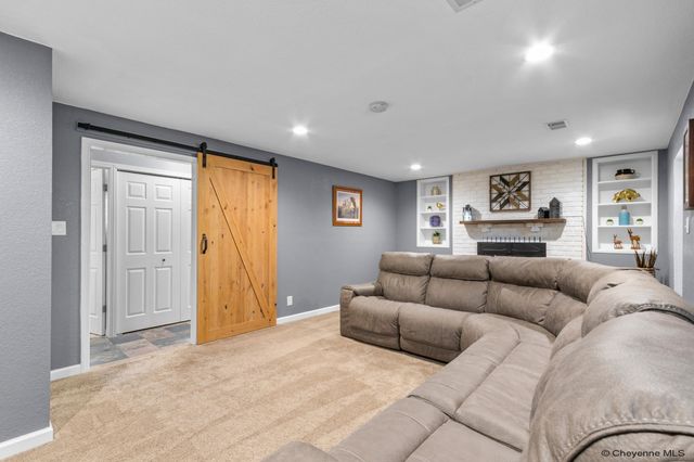 5041 ROUNDTOP DR, Cheyenne, WY 82009