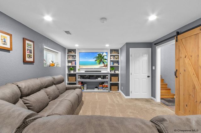 5041 ROUNDTOP DR, Cheyenne, WY 82009