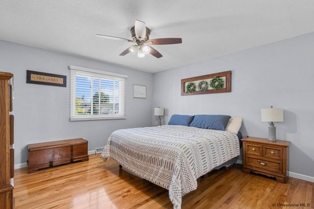 5041 ROUNDTOP DR, Cheyenne, WY 82009