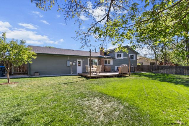 5041 ROUNDTOP DR, Cheyenne, WY 82009