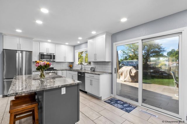5041 ROUNDTOP DR, Cheyenne, WY 82009