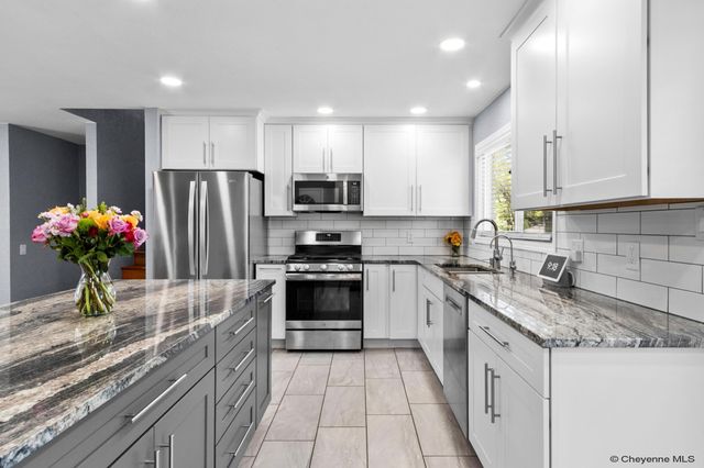 5041 ROUNDTOP DR, Cheyenne, WY 82009