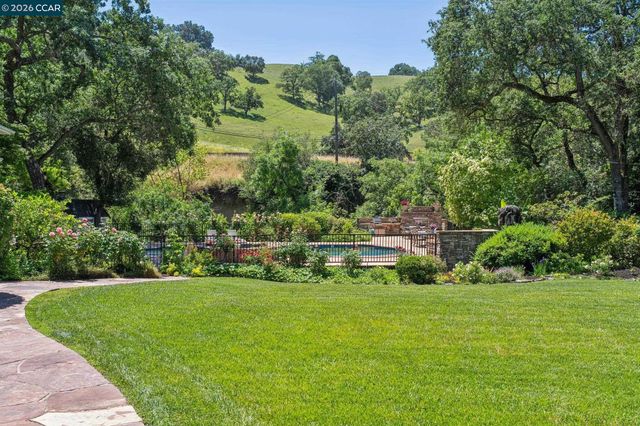 1720 Alameda Diablo, Diablo, CA 94528