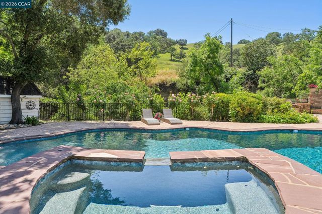 1720 Alameda Diablo, Diablo, CA 94528