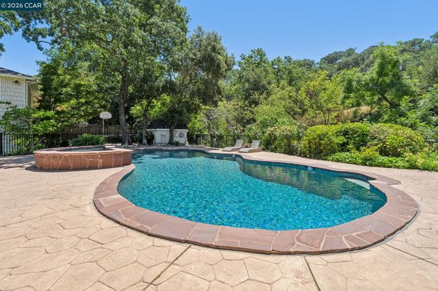 1720 Alameda Diablo, Diablo, CA 94528
