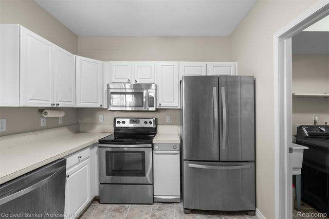 21105 Chesapeake Circle 243, Commerce Charter Township, MI 48390