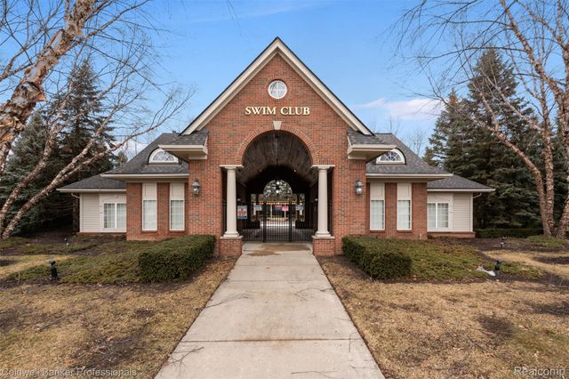 21105 Chesapeake Circle 243, Commerce Charter Township, MI 48390