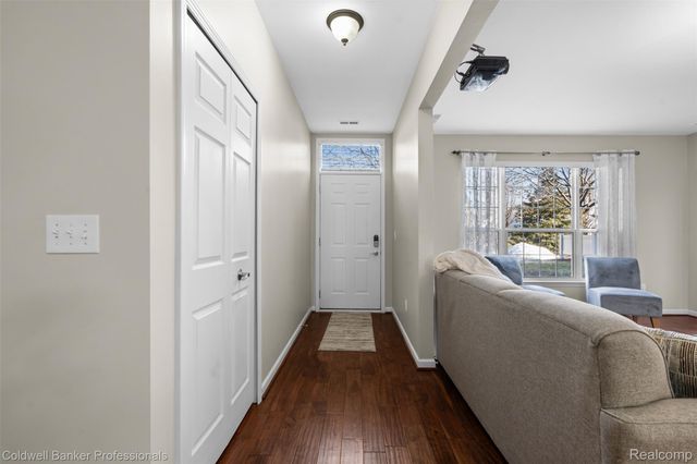 21105 Chesapeake Circle 243, Commerce Charter Township, MI 48390