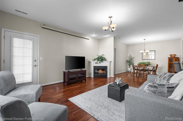 21105 Chesapeake Circle 243, Commerce Charter Township, MI 48390