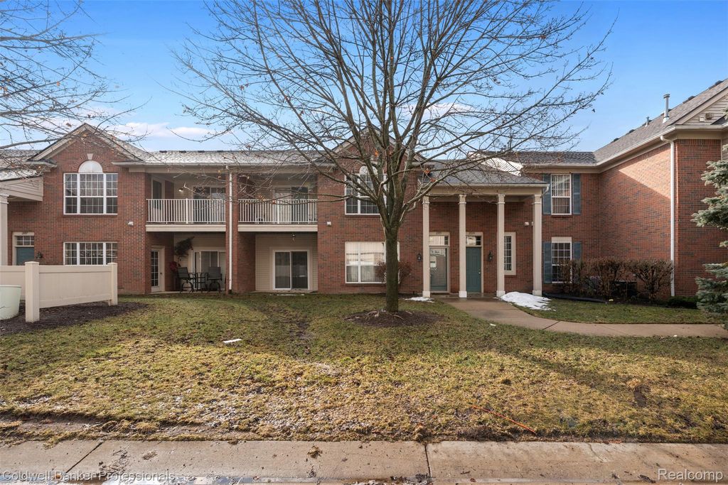 21105 Chesapeake Circle 243, Commerce Charter Township, MI 48390