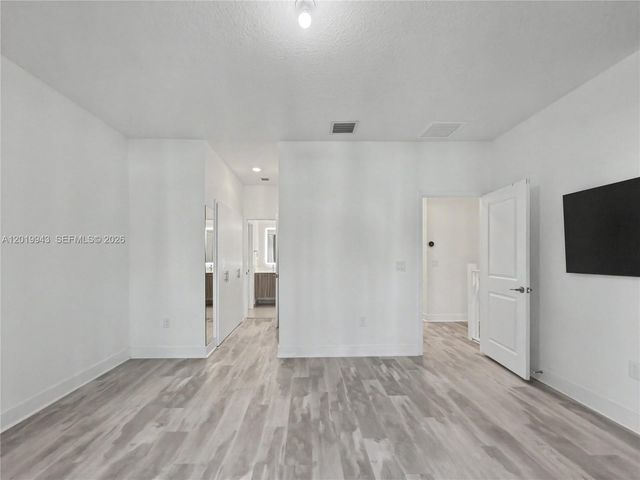 4527 NW 83rd Path, Doral, FL 33166