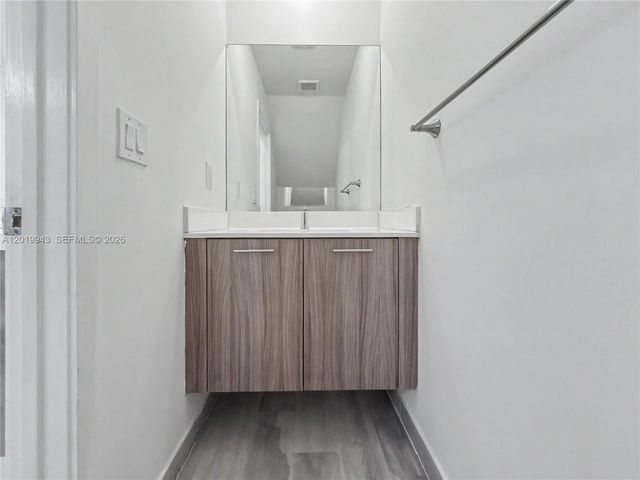 4527 NW 83rd Path, Doral, FL 33166