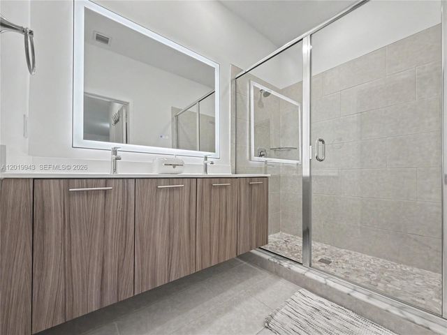 4527 NW 83rd Path, Doral, FL 33166