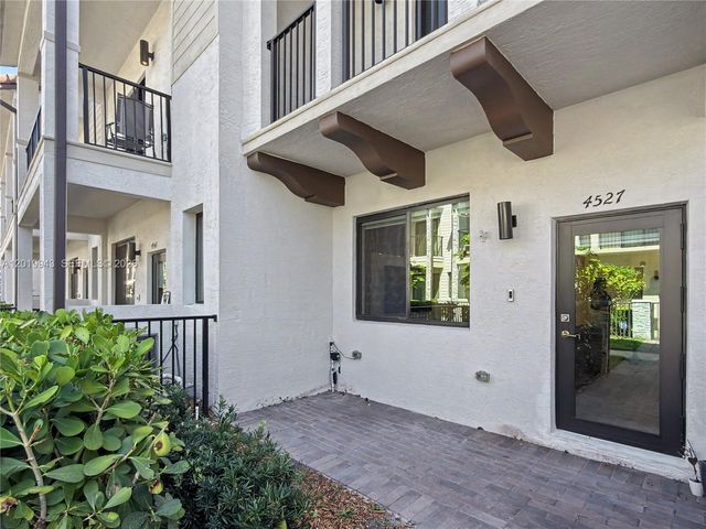 4527 NW 83rd Path, Doral, FL 33166