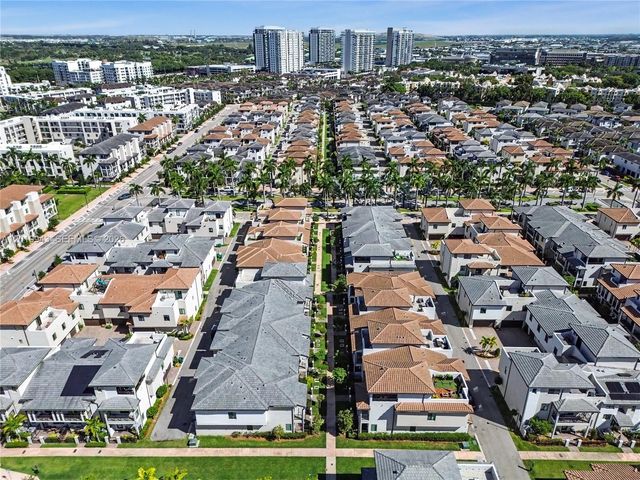 4527 NW 83rd Path, Doral, FL 33166