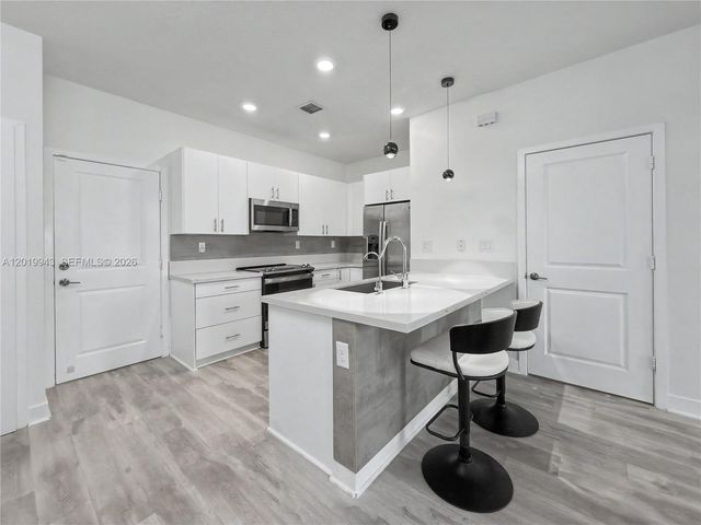 4527 NW 83rd Path, Doral, FL 33166