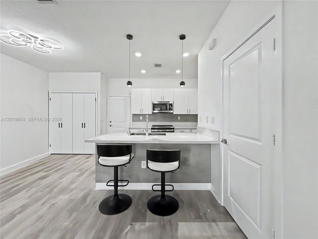 4527 NW 83rd Path, Doral, FL 33166