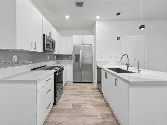 4527 NW 83rd Path, Doral, FL 33166