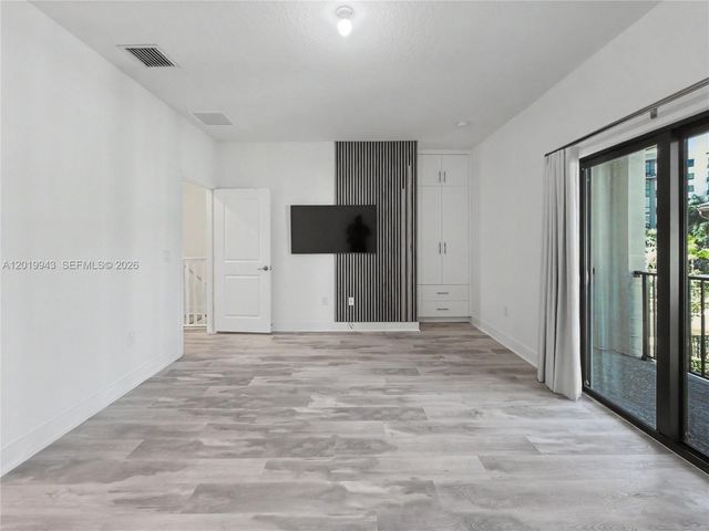 4527 NW 83rd Path, Doral, FL 33166