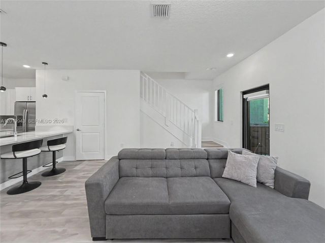 4527 NW 83rd Path, Doral, FL 33166