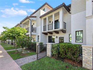 4527 NW 83rd Path, Doral, FL 33166