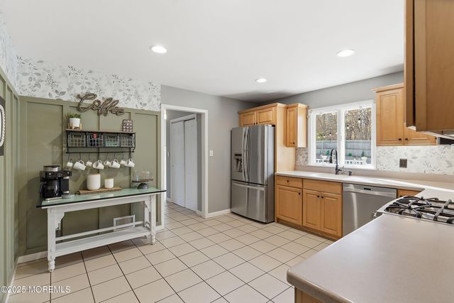 25 Henry Street, East Brunswick, NJ 08816