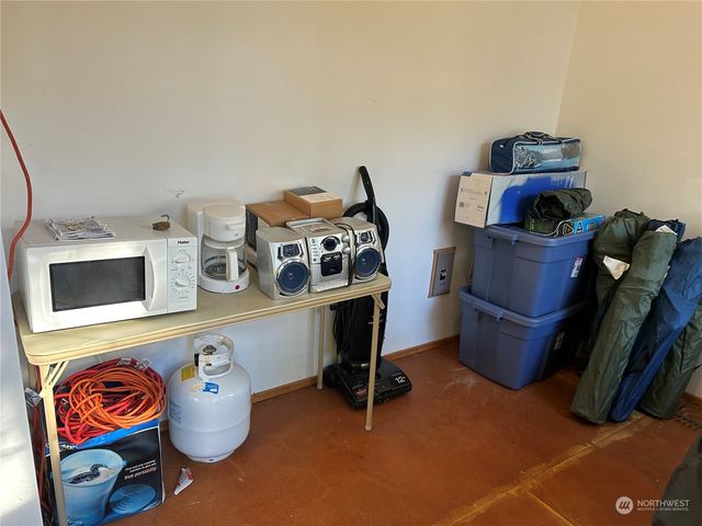 809 W Herron Boulevard NW, Lakebay, WA 98349