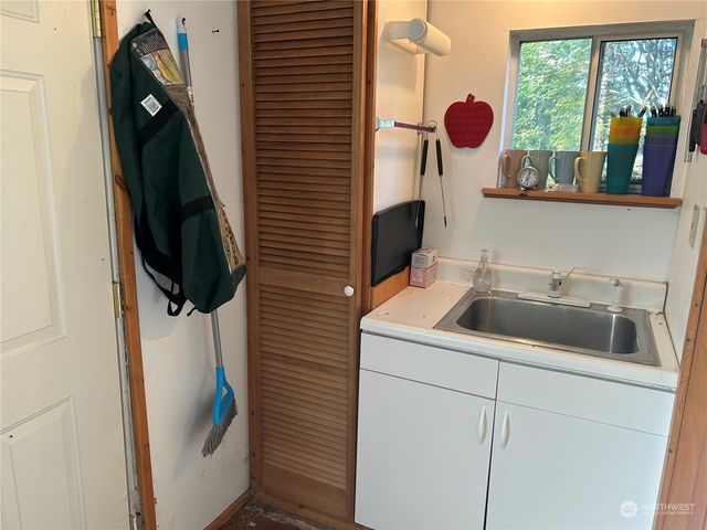 809 W Herron Boulevard NW, Lakebay, WA 98349