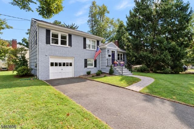 5 Surrey Ln, Madison Boro, NJ 07940