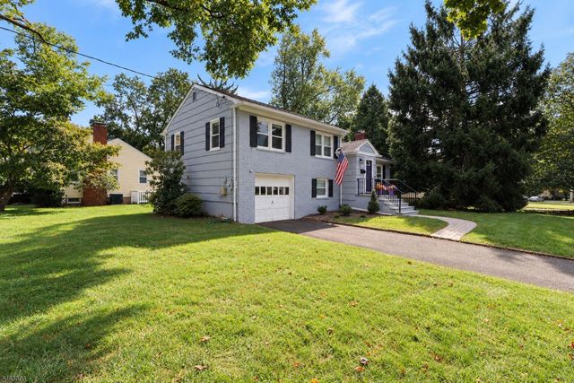 5 Surrey Ln, Madison Boro, NJ 07940