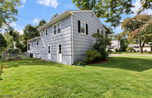5 Surrey Ln, Madison Boro, NJ 07940