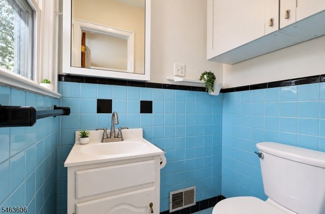 5 Surrey Ln, Madison Boro, NJ 07940