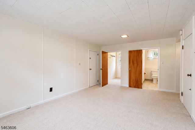 5 Surrey Ln, Madison Boro, NJ 07940