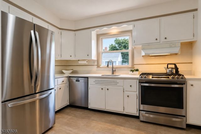 5 Surrey Ln, Madison Boro, NJ 07940
