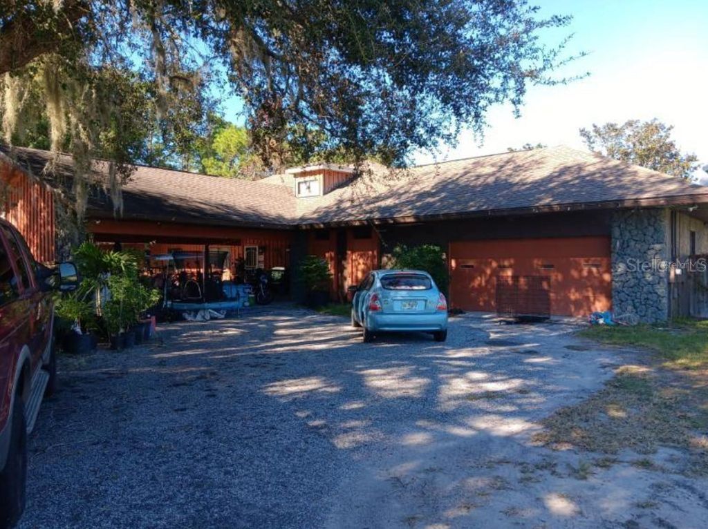 Image 1 of property listing at 2922 RUSTWOOD LANE, Eustis, FL 32726