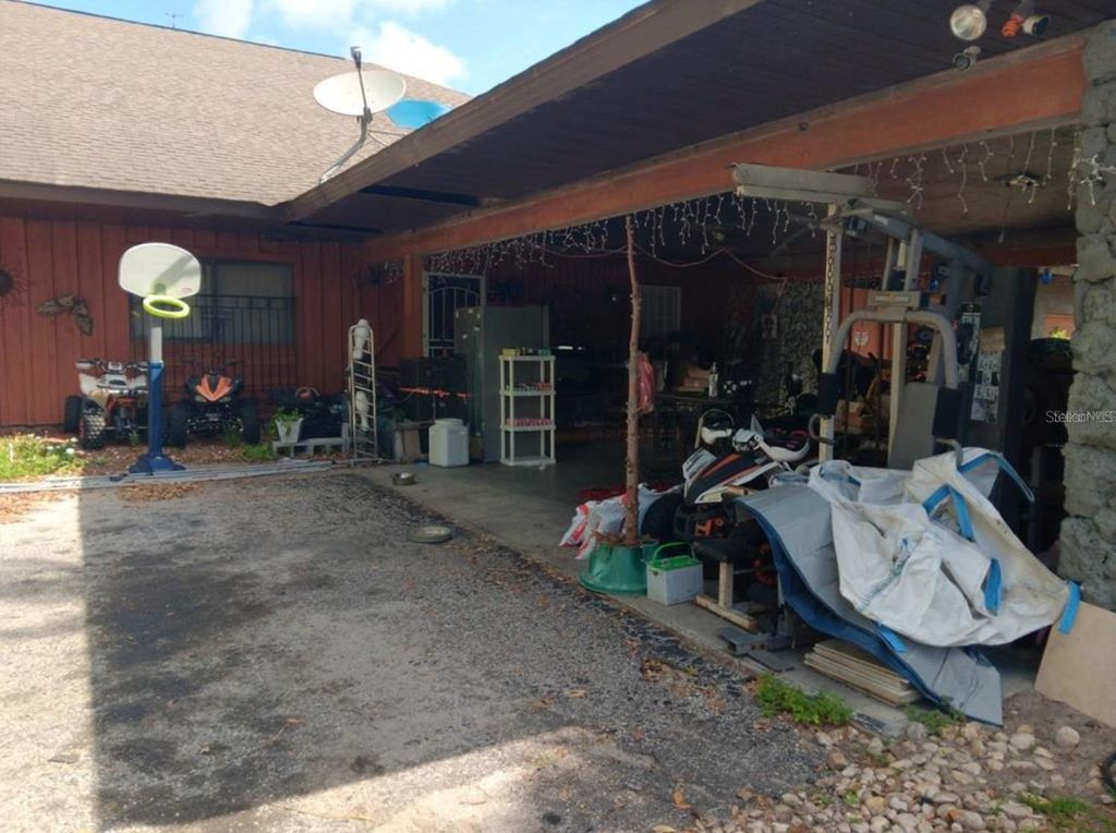 Image 2 of property listing at 2922 RUSTWOOD LANE, Eustis, FL 32726