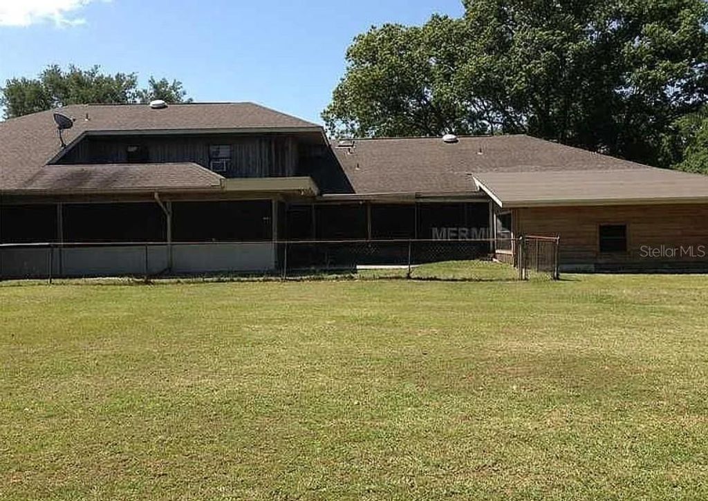 Image 4 of property listing at 2922 RUSTWOOD LANE, Eustis, FL 32726