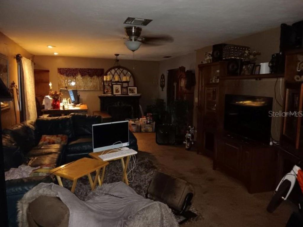 Image 10 of property listing at 2922 RUSTWOOD LANE, Eustis, FL 32726