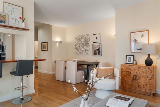 2 Clarendon St 302, Boston, MA 02116