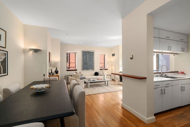 2 Clarendon St 302, Boston, MA 02116