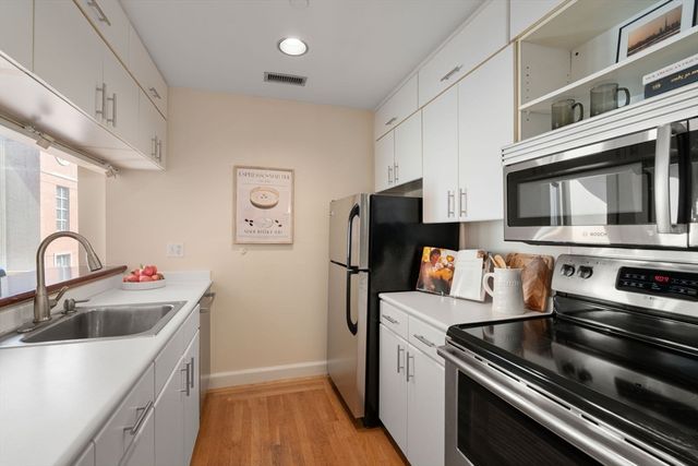 2 Clarendon St 302, Boston, MA 02116